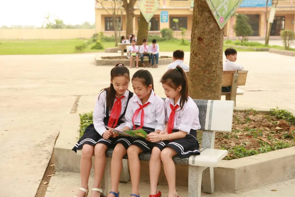 Buộc trả lại tiền mua đồng phục cho học sinh