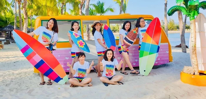 Nhữngmẫuáođồngphụcđibiểnmớilạchođộinhóm Nhữngmẫuáođồngphụcđibiểnmớilạchođộinhóm
