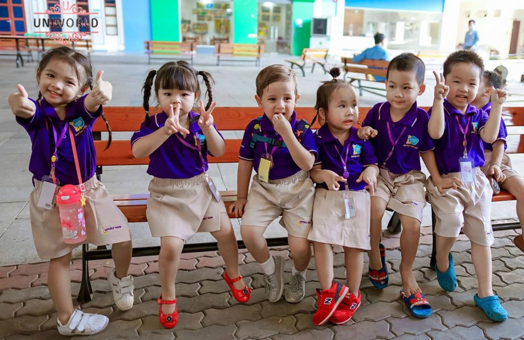 Chi tiết in trên đồng phục gần gũi với trẻ em Chi tiết in trên đồng phục gần gũi với trẻ em